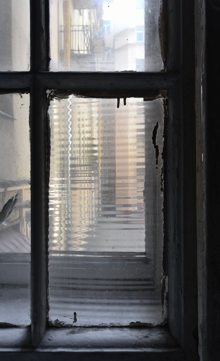 Декоративное остекление окон и дверей во флигеле доходного дома по адресу Б.Монетная, 29. Фото 2019